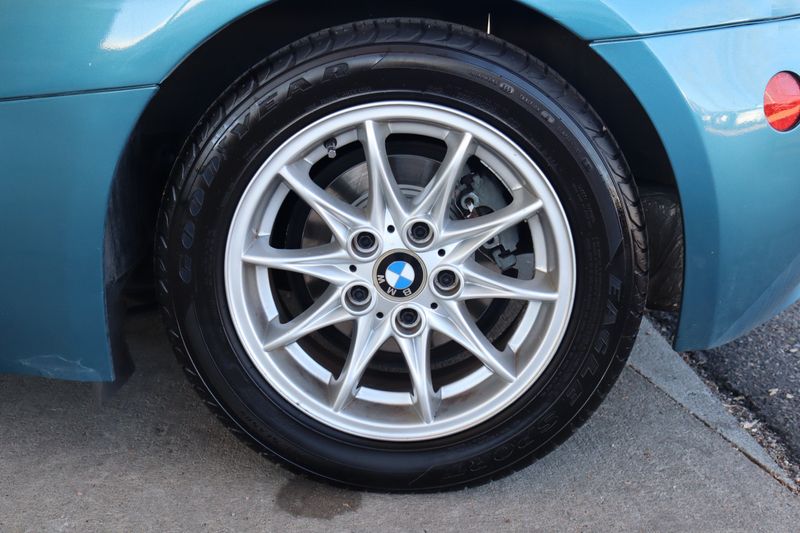 2004 BMW Z4 2.5i | Victory Motors of Colorado