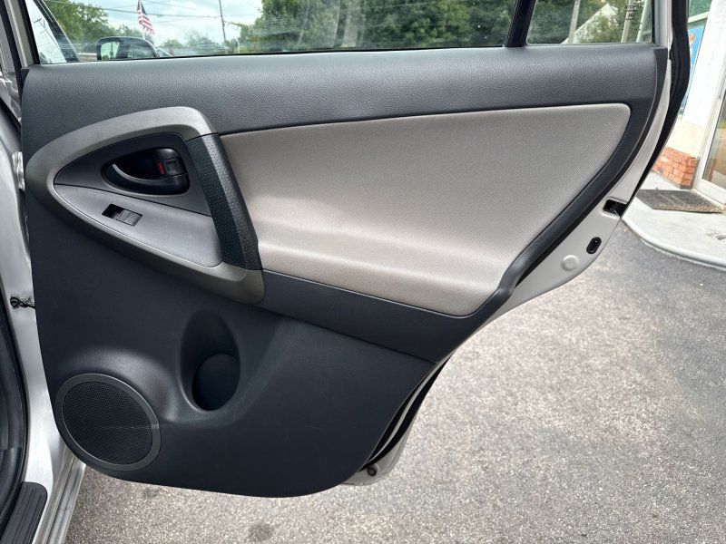 2009 Toyota RAV4 Base photo 18