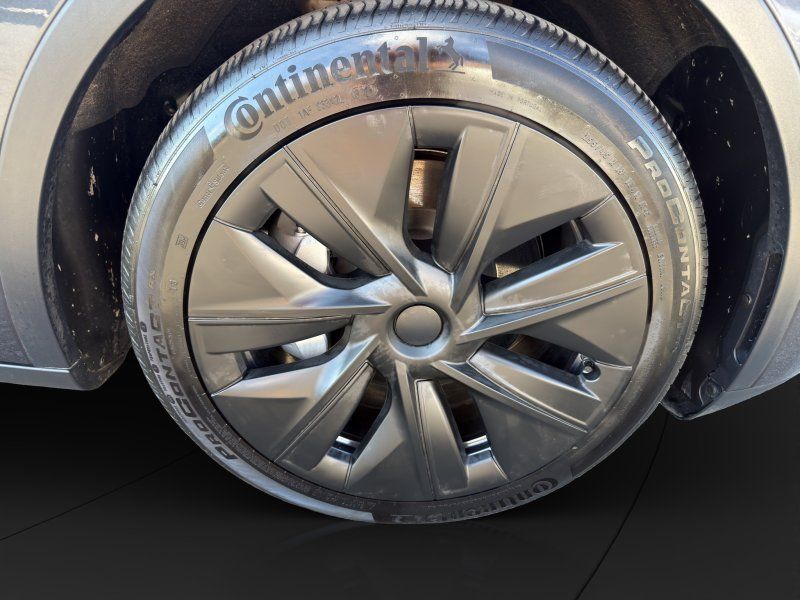 2025 Tesla Model Y Long Range photo 23