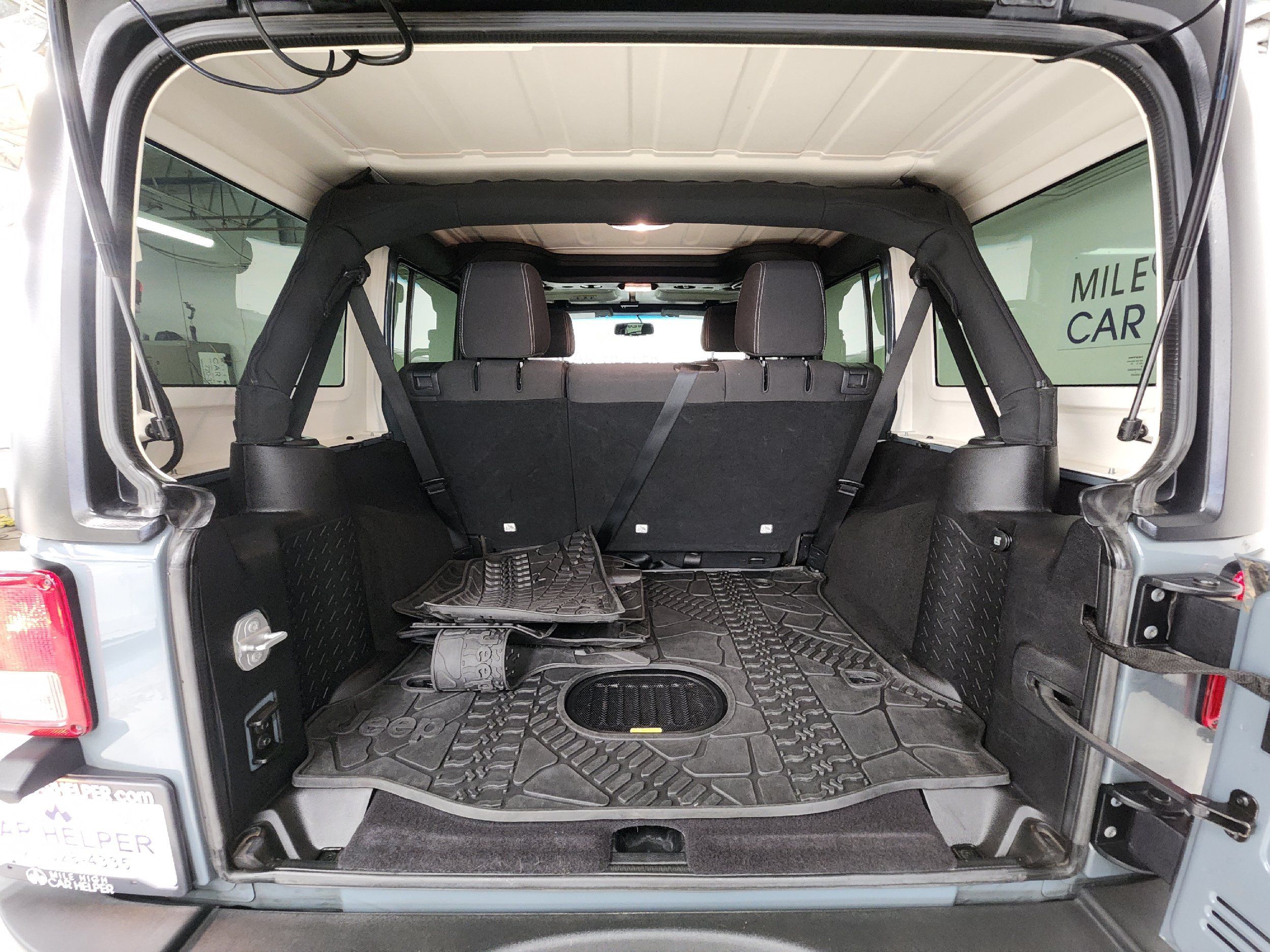 2015 Jeep Wrangler Unlimited Rubicon photo 13