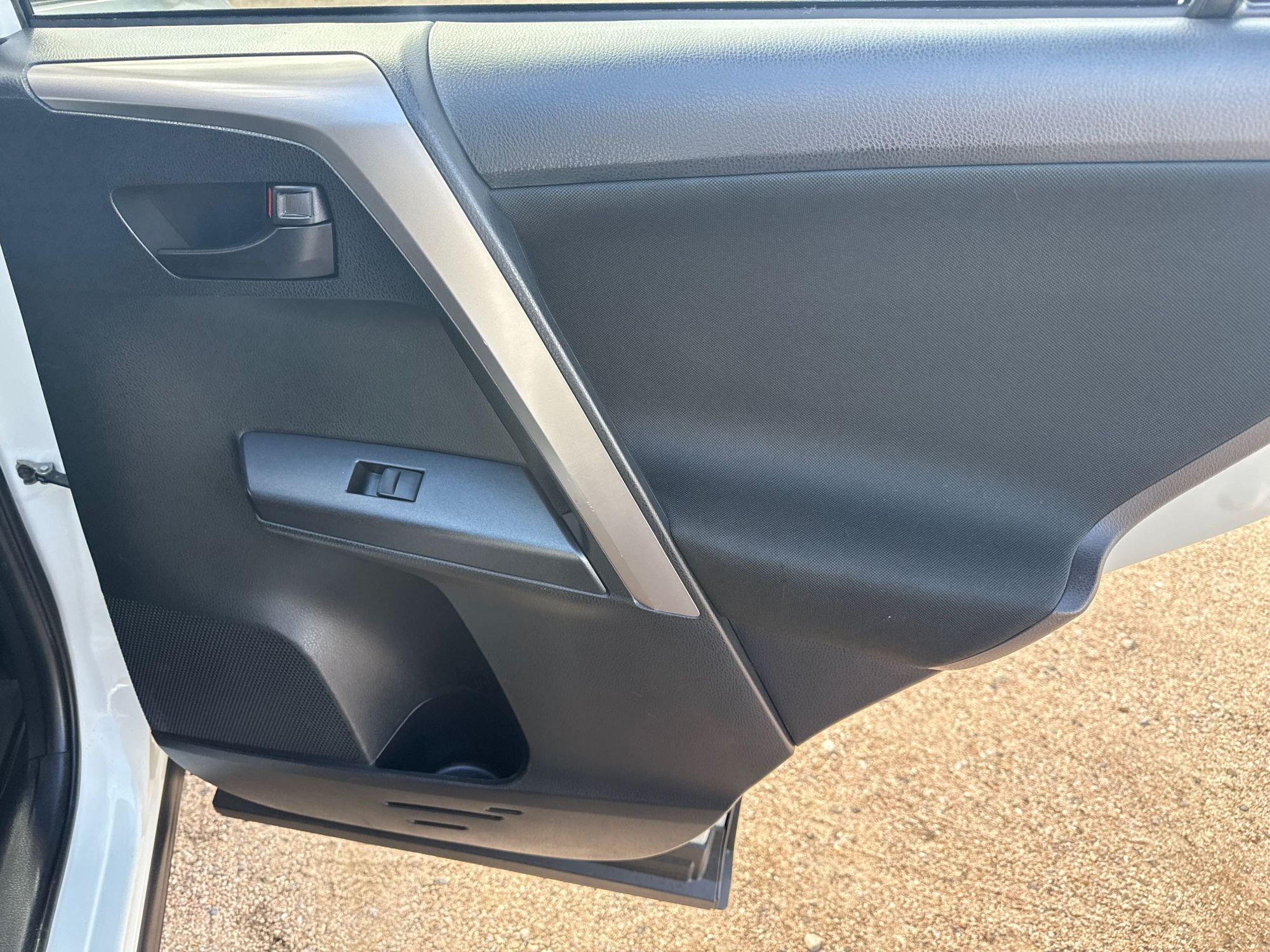 2018 Toyota RAV4 LE photo 15