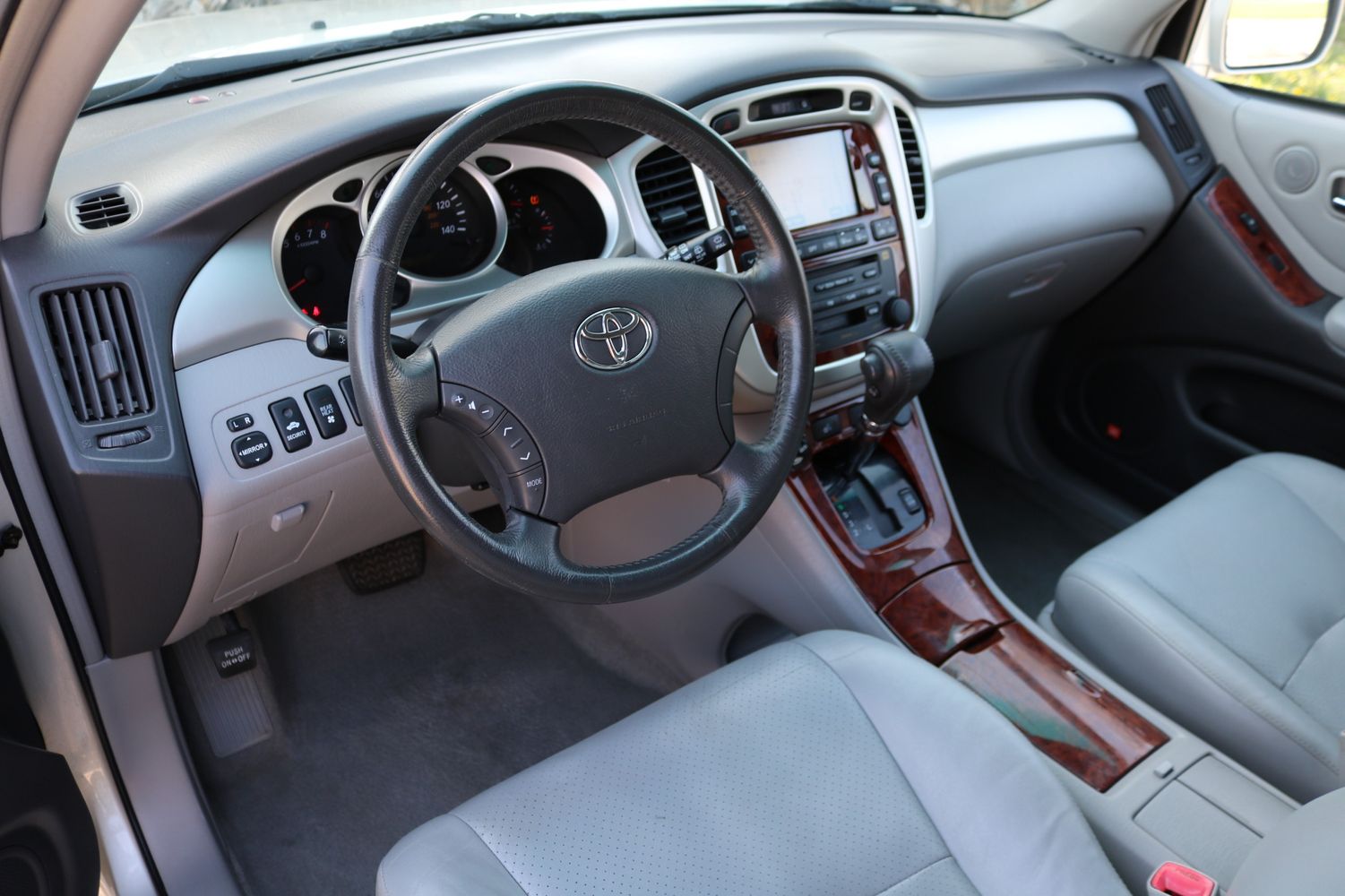 2004 Toyota Highlander Limited | Victory Motors of Colorado