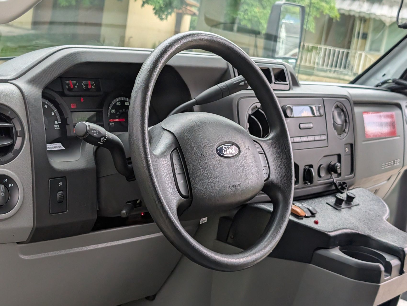 2016 Ford E-350 87