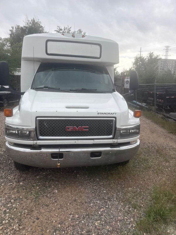 2004 GMC TopKick's photo