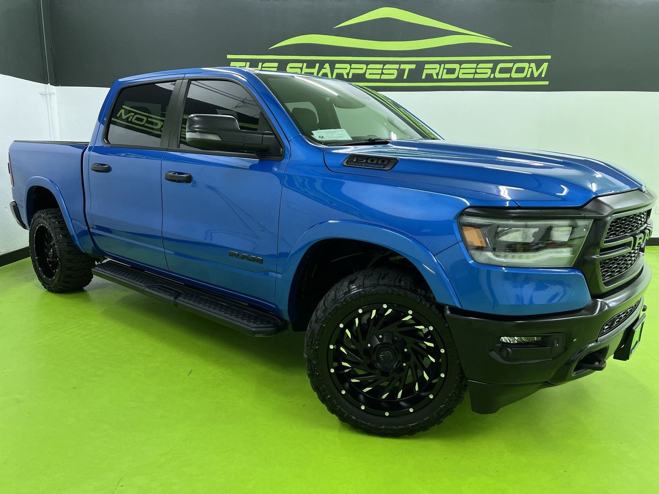 2023 RAM 1500 Big Horn/Lone Star 4x4 Crew Cab 5'7's photo