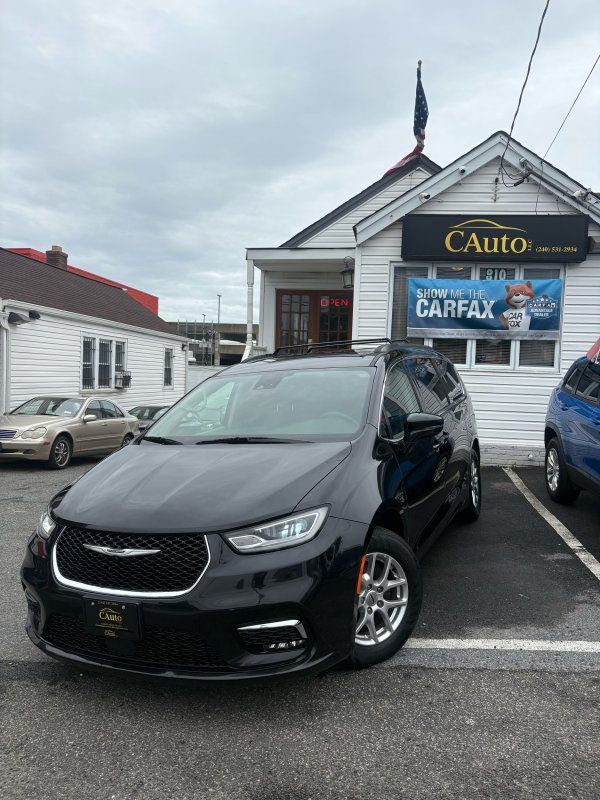 2022 Chrysler Pacifica Touring L's photo