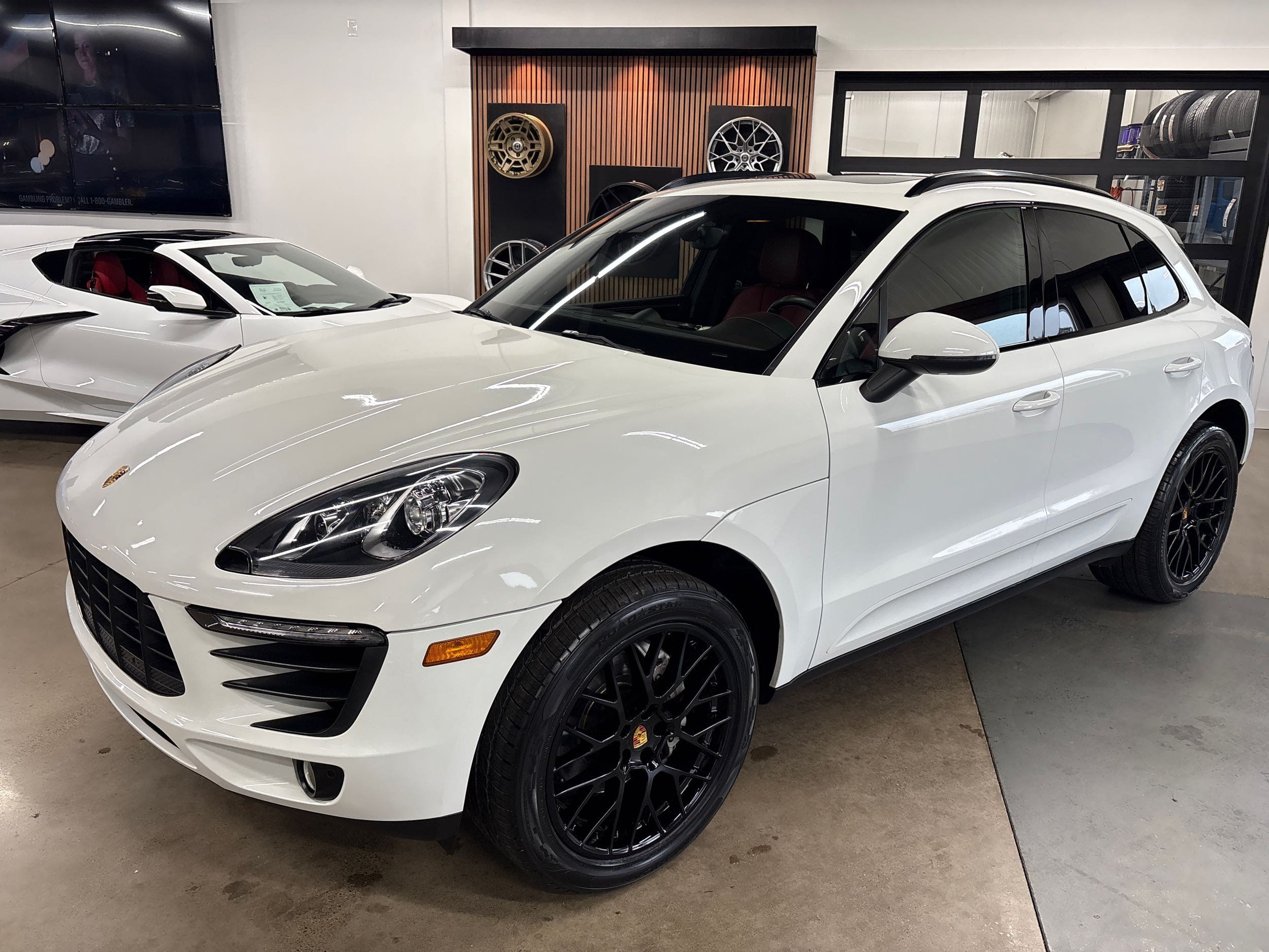 2016 Porsche Macan S photo 2