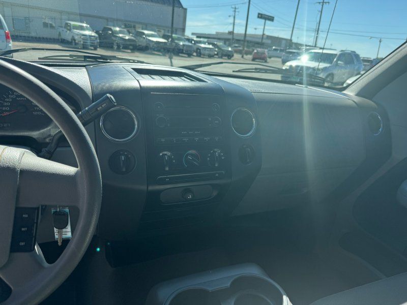 2004 Ford F-150 XLT photo 11