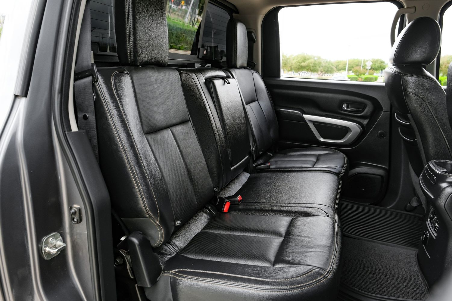 2017 Nissan Titan SL photo 32