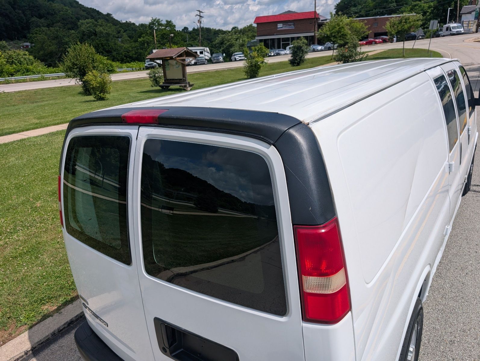 2011 Chevrolet Express 3500 28