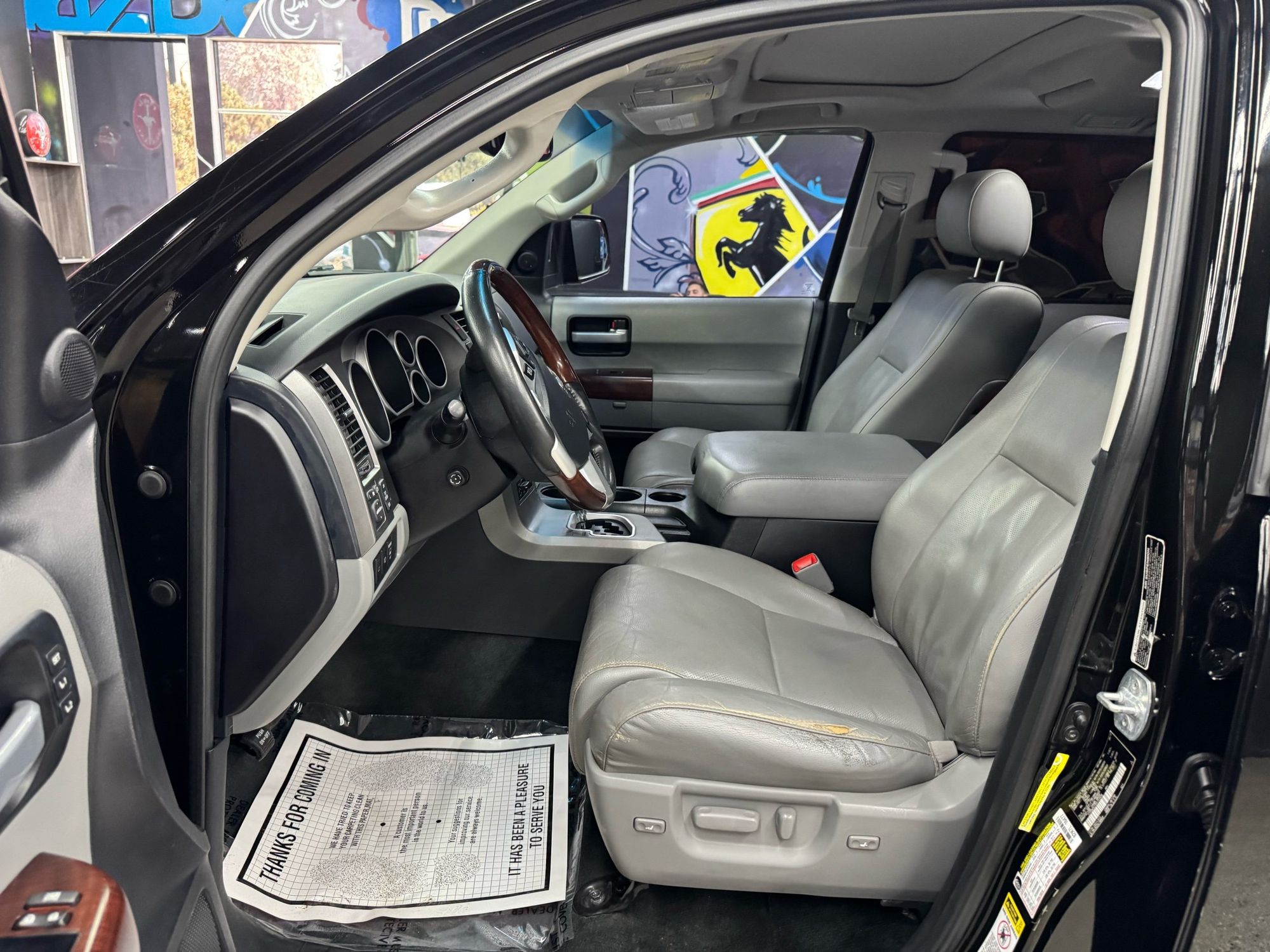 2017 Toyota Sequoia Platinum photo 10