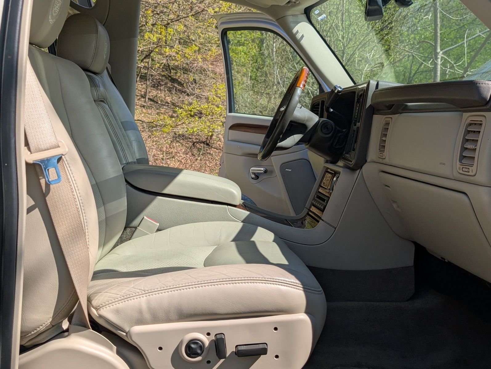 2004 Cadillac Escalade ESV 48