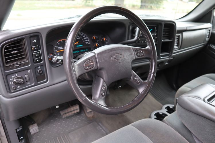 2004 Chevrolet Silverado 2500HD | Victory Motors of Colorado