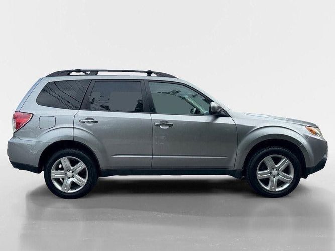2009 Subaru Forester X Premium photo 2
