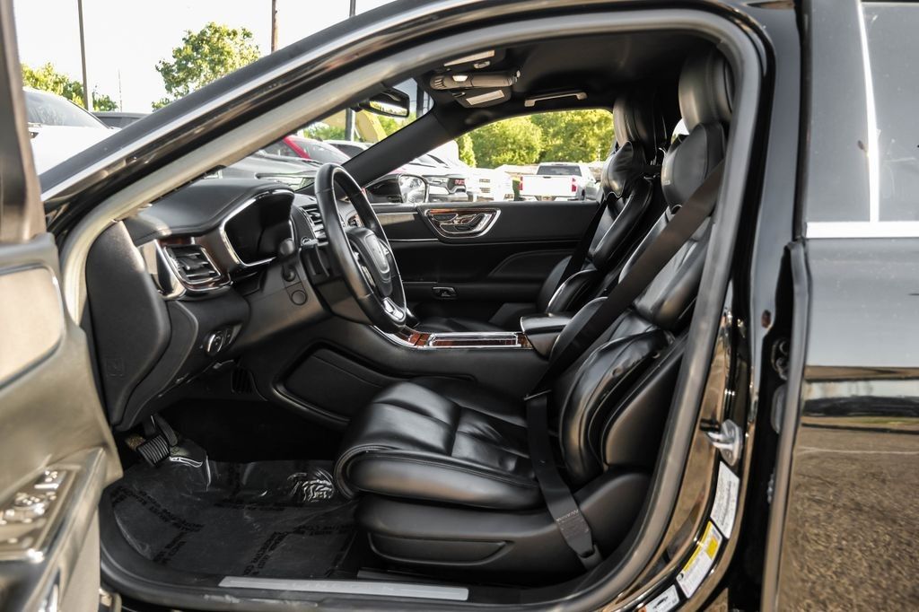 2017 Lincoln Continental Select photo 29