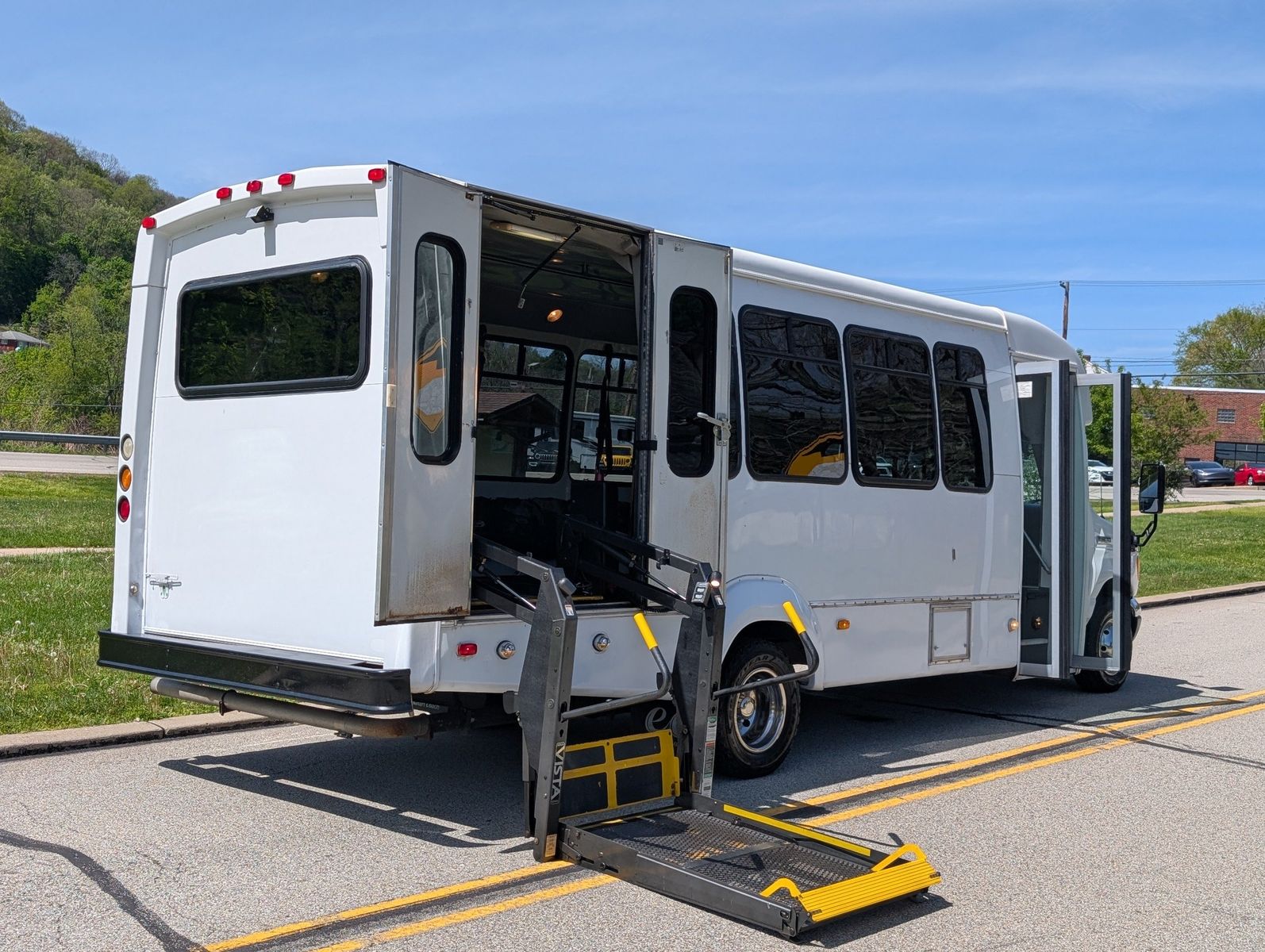 2007 Ford E-450 Cutaway 10