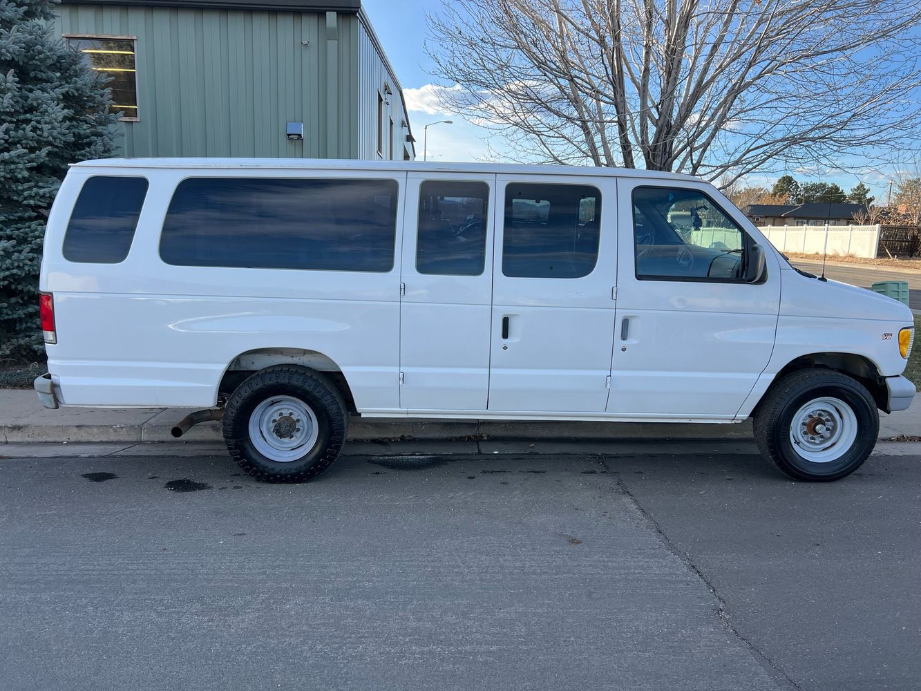 1998 Ford Club Wagon XL photo 6