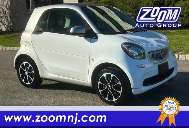 White 2016 smart fortwo passion Hatchback Rear-Wheel Drive 6-Speed Automatic
