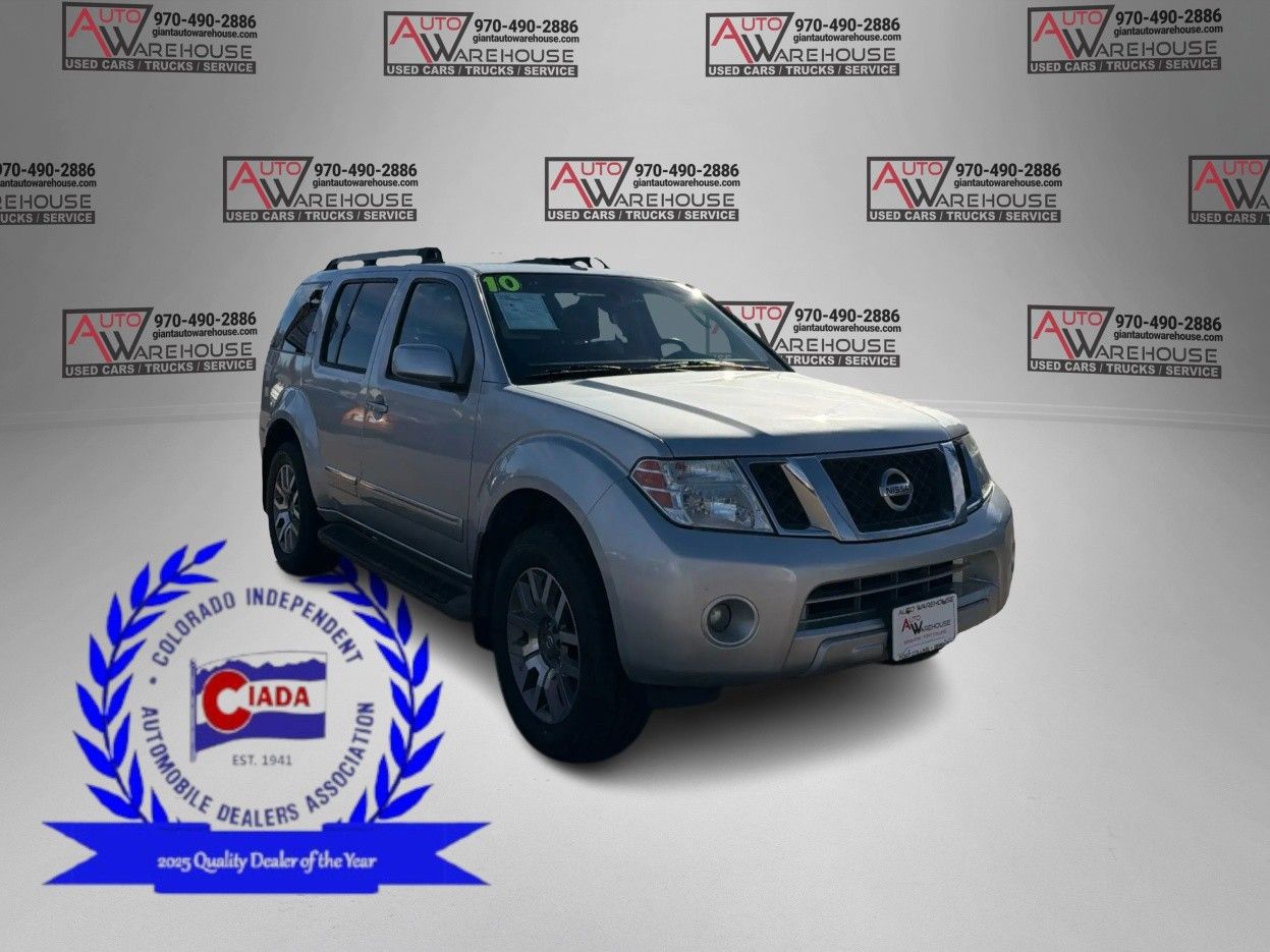 2010 Nissan Pathfinder LE