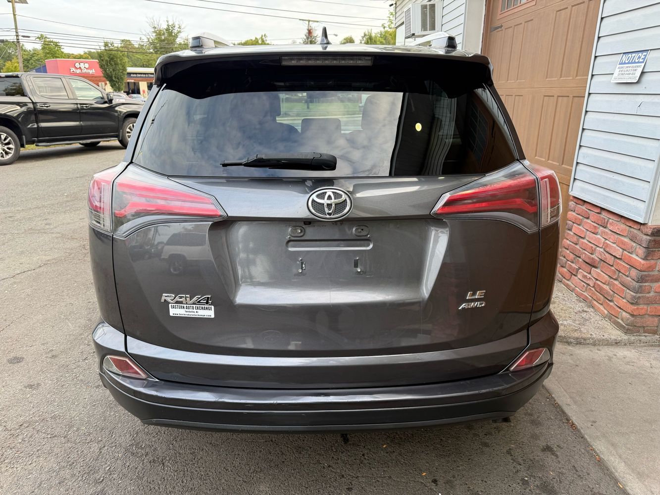 2016 Toyota RAV4 LE photo 5