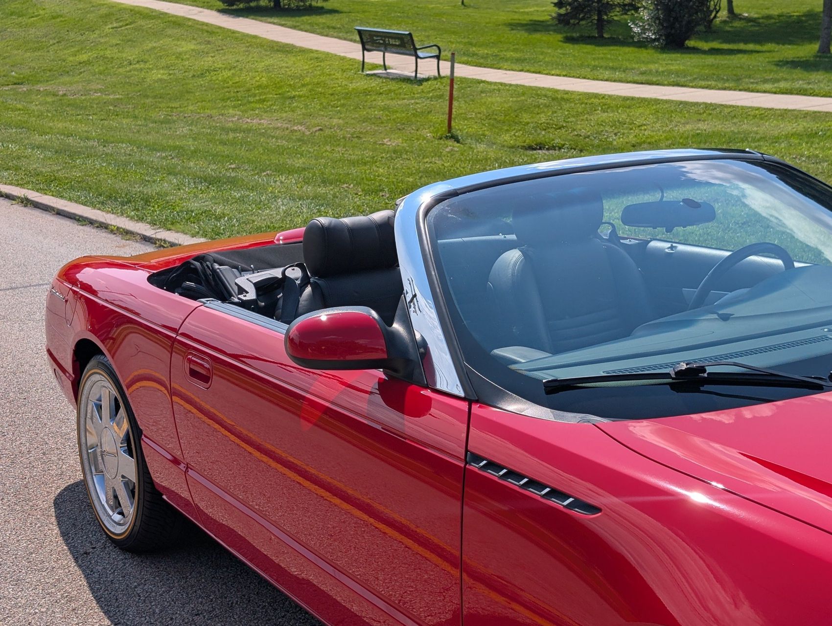 2002 Ford Thunderbird 74