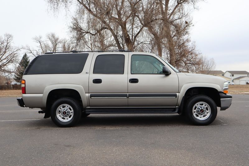 2002 Chevrolet Suburban Photos