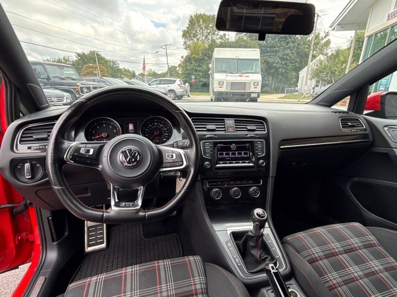 2015 Volkswagen Golf GTI S photo 16