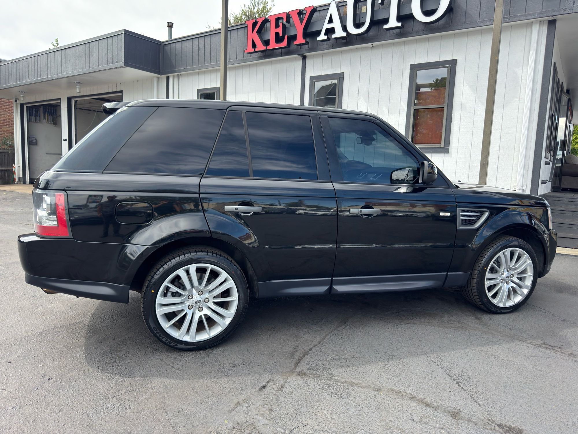 2010 Land Rover Range Rover Sport HSE photo 9