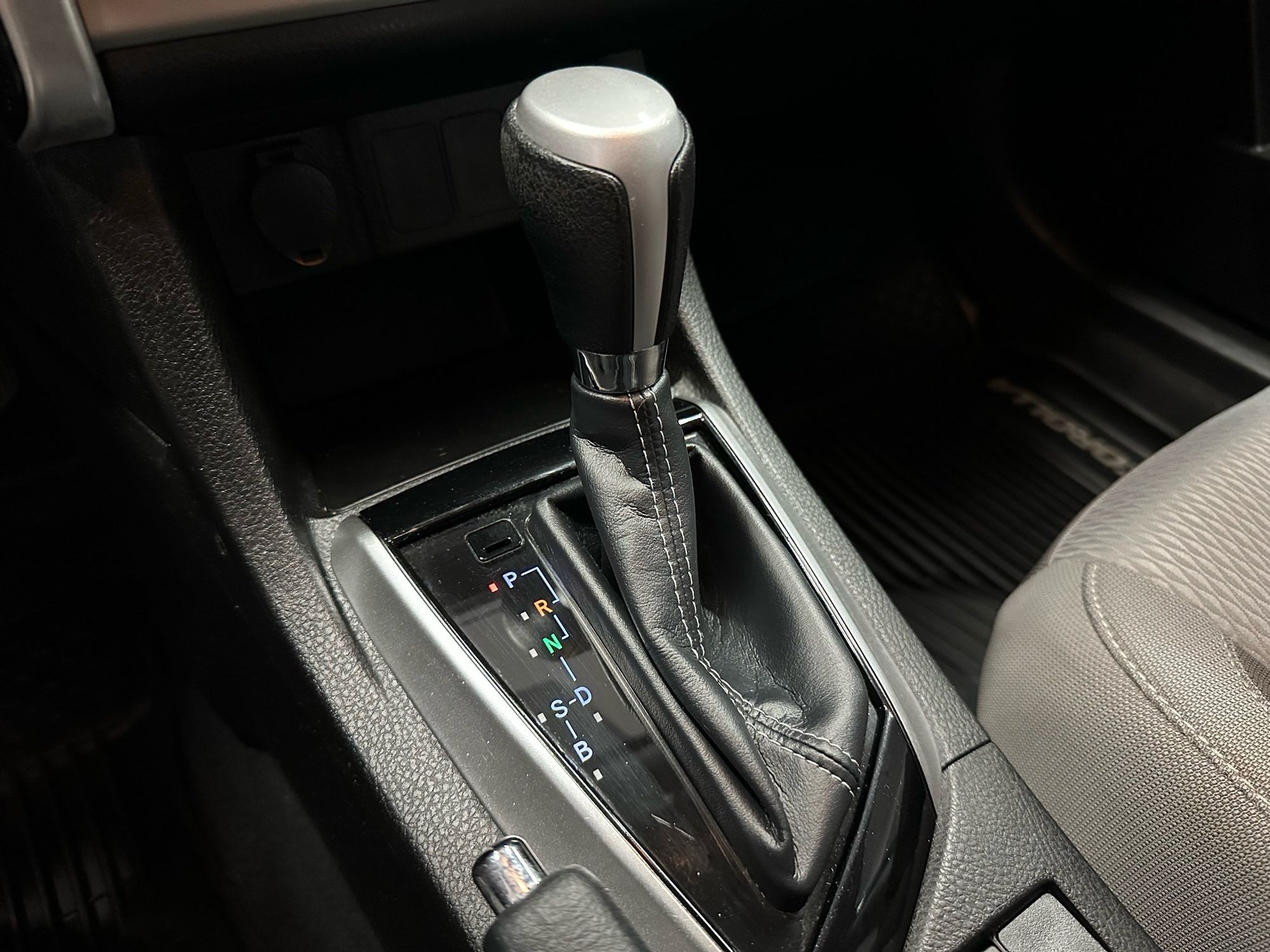 2018 Toyota Corolla LE photo 10
