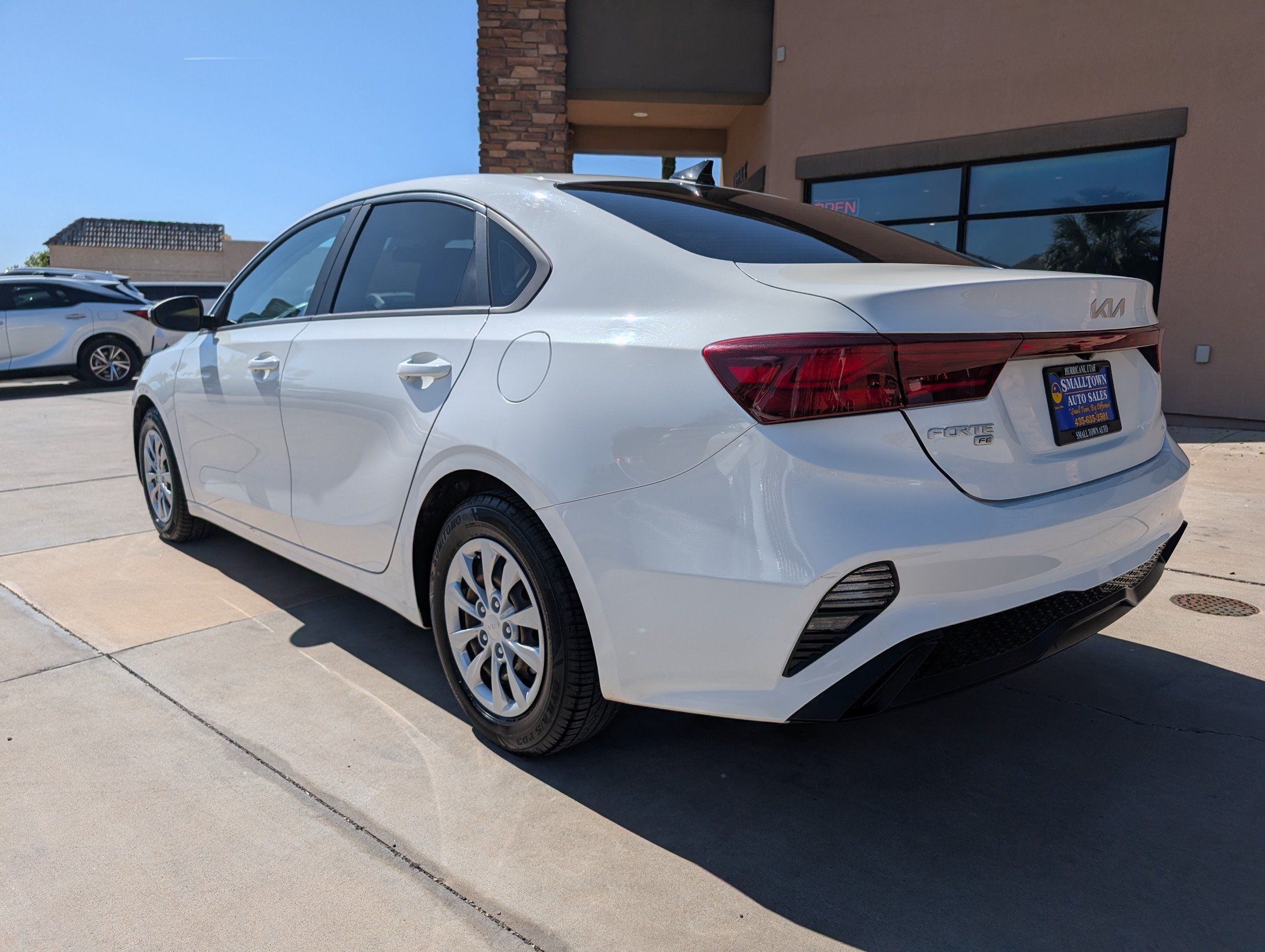 2023 Kia Forte LX - Photo 3