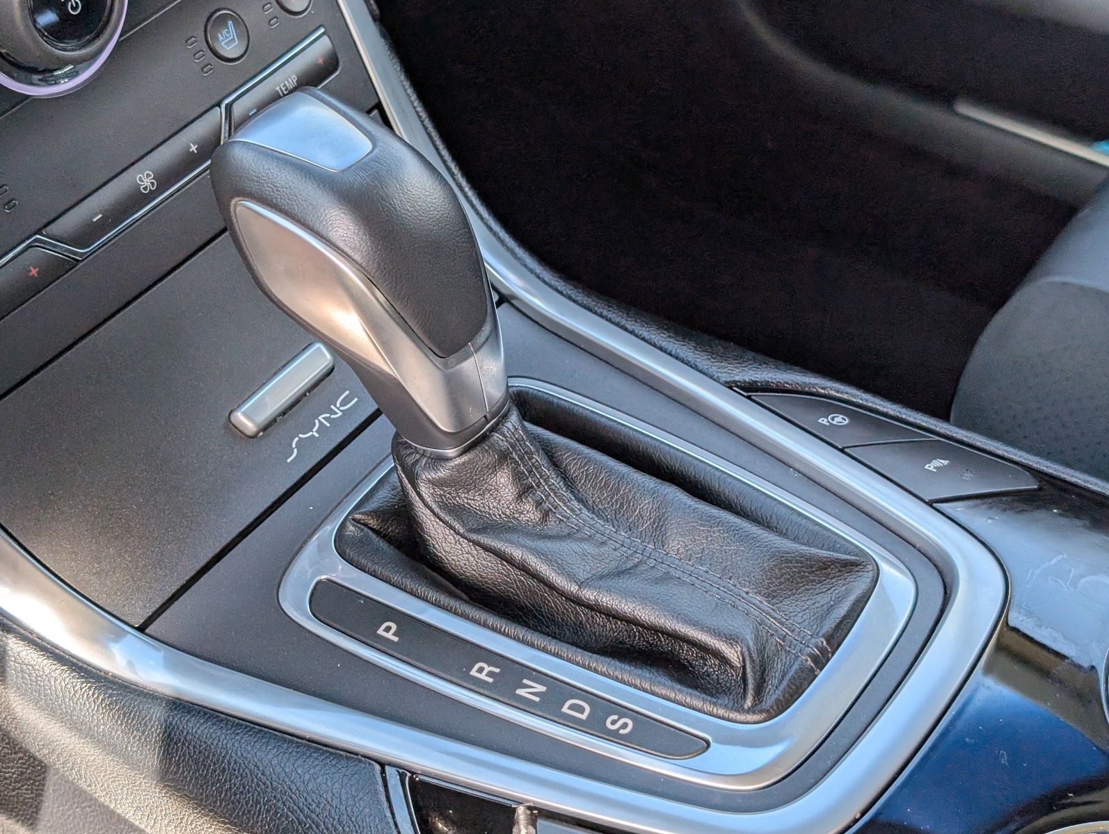 2016 Ford Edge 36