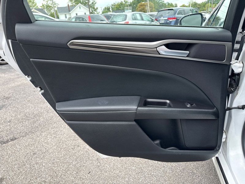 2018 Ford Fusion Hybrid SE photo 13
