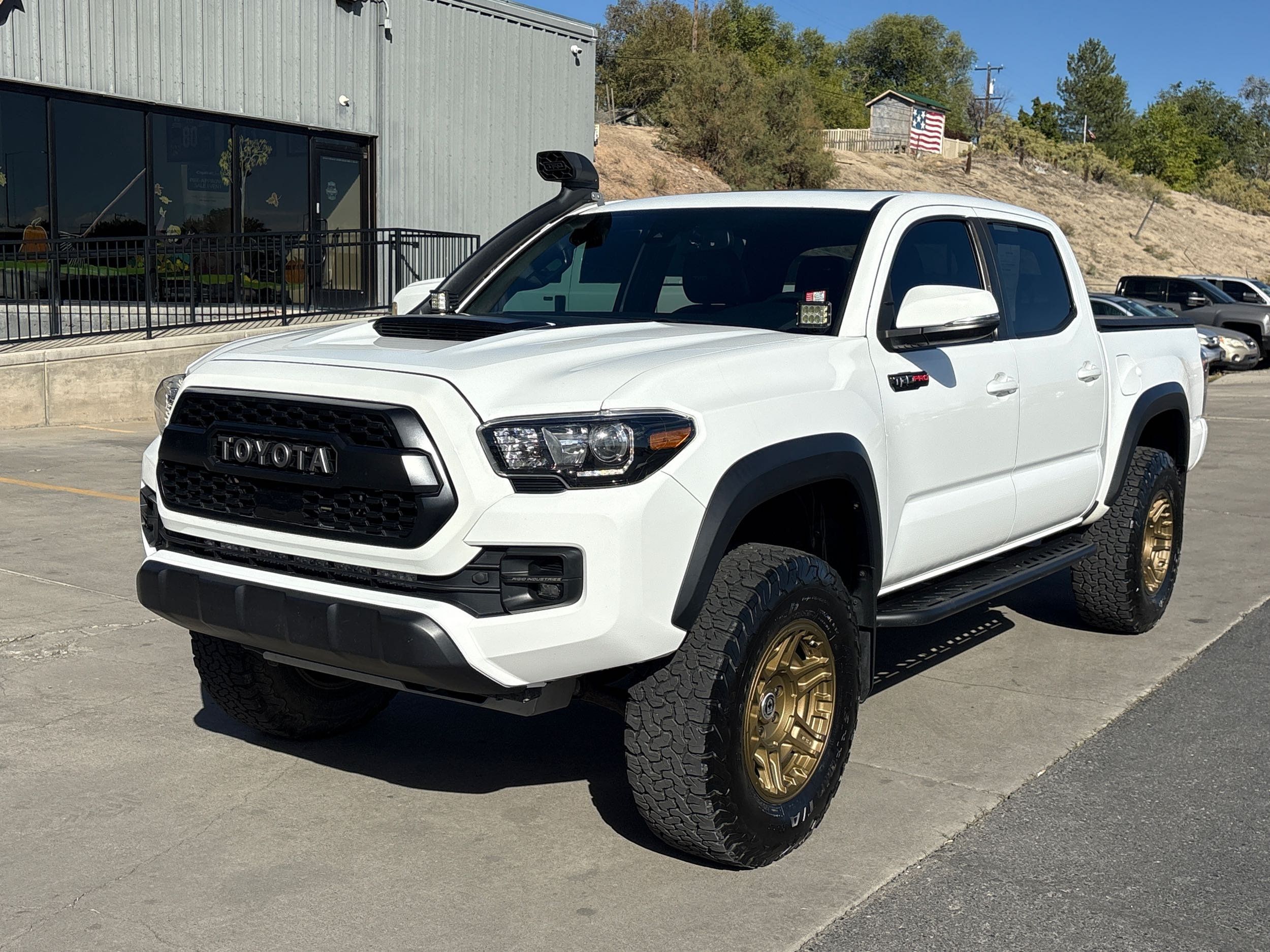 2019 Toyota Tacoma TRD Pro photo 2