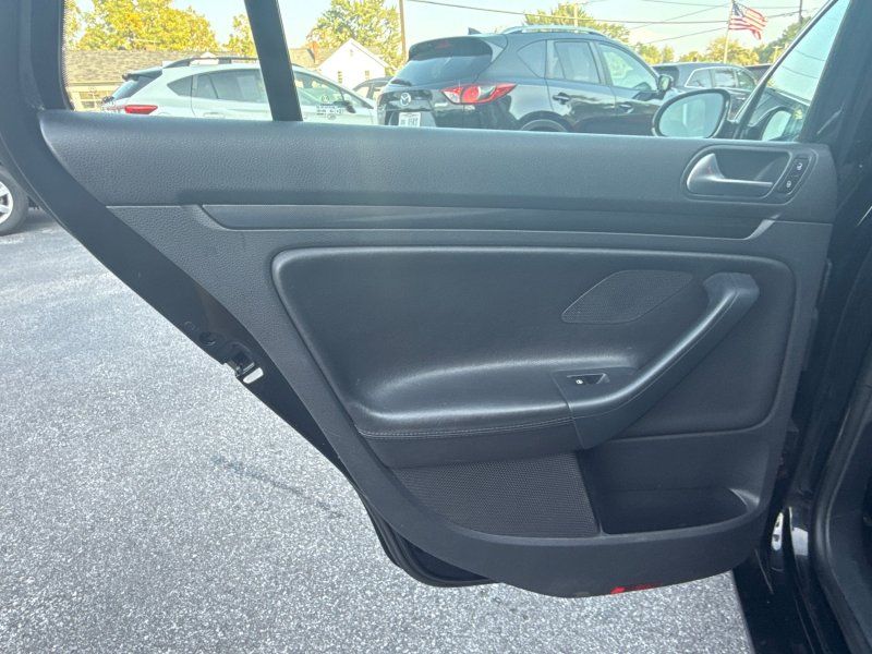 2012 Volkswagen Jetta SportWagen 2.5L SE photo 13