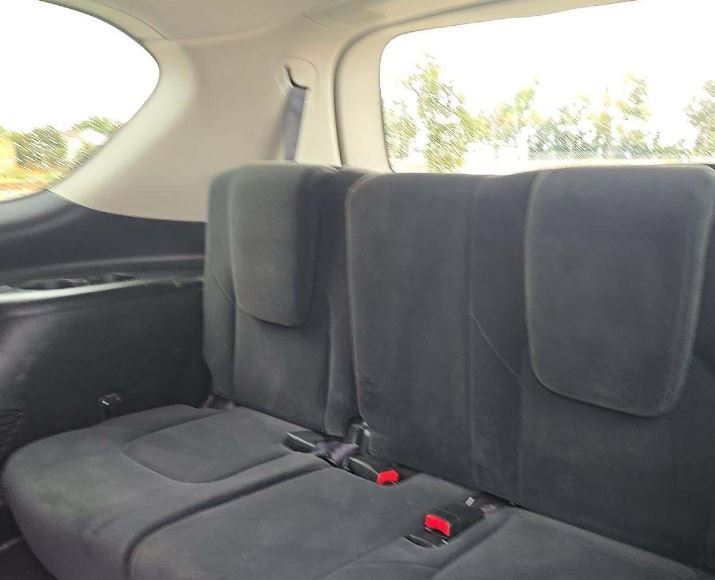 2017 Nissan Armada SV photo 11