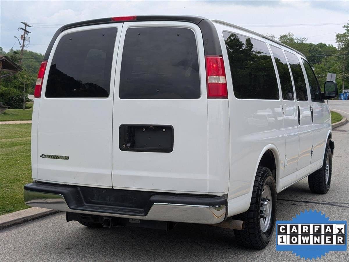 2018 Chevrolet Express 6