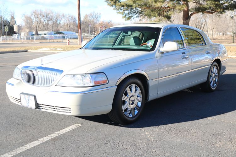 2004 Lincoln Town Car Ultimate | Victory Motors of Colorado