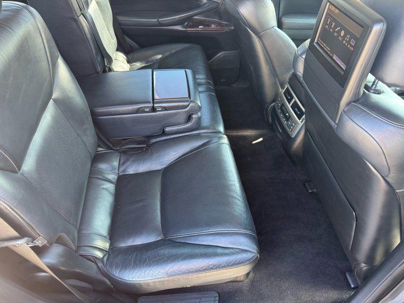 2013 Lexus LX 570 Luxury photo 25