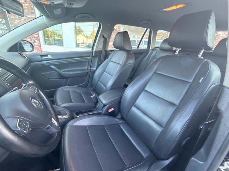 2012 Volkswagen Jetta SportWagen 2.5L SE photo 12