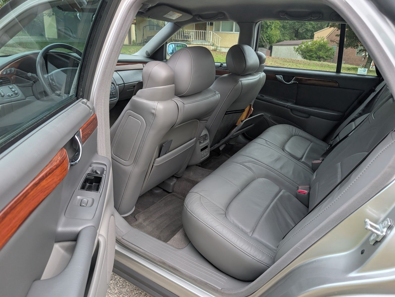 2005 Cadillac DeVille 102