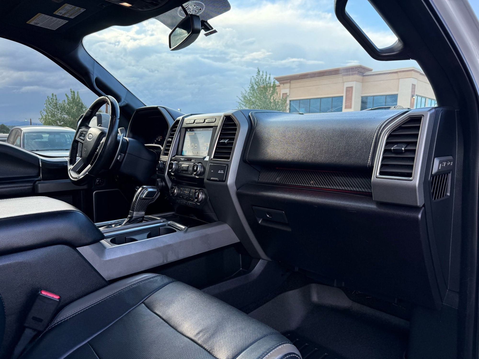 2017 Ford F-150 Raptor photo 28