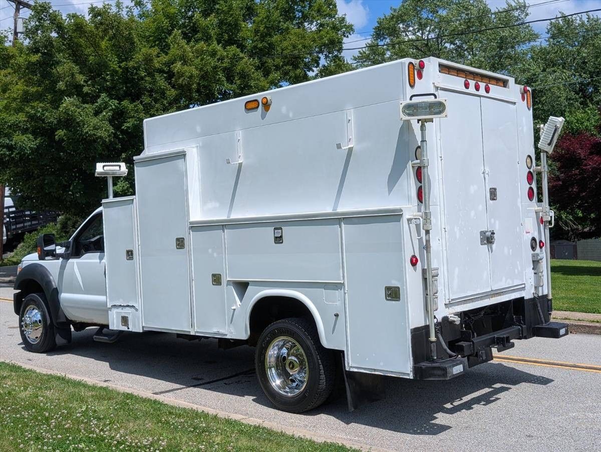2011 Ford F-550 Super Duty 10