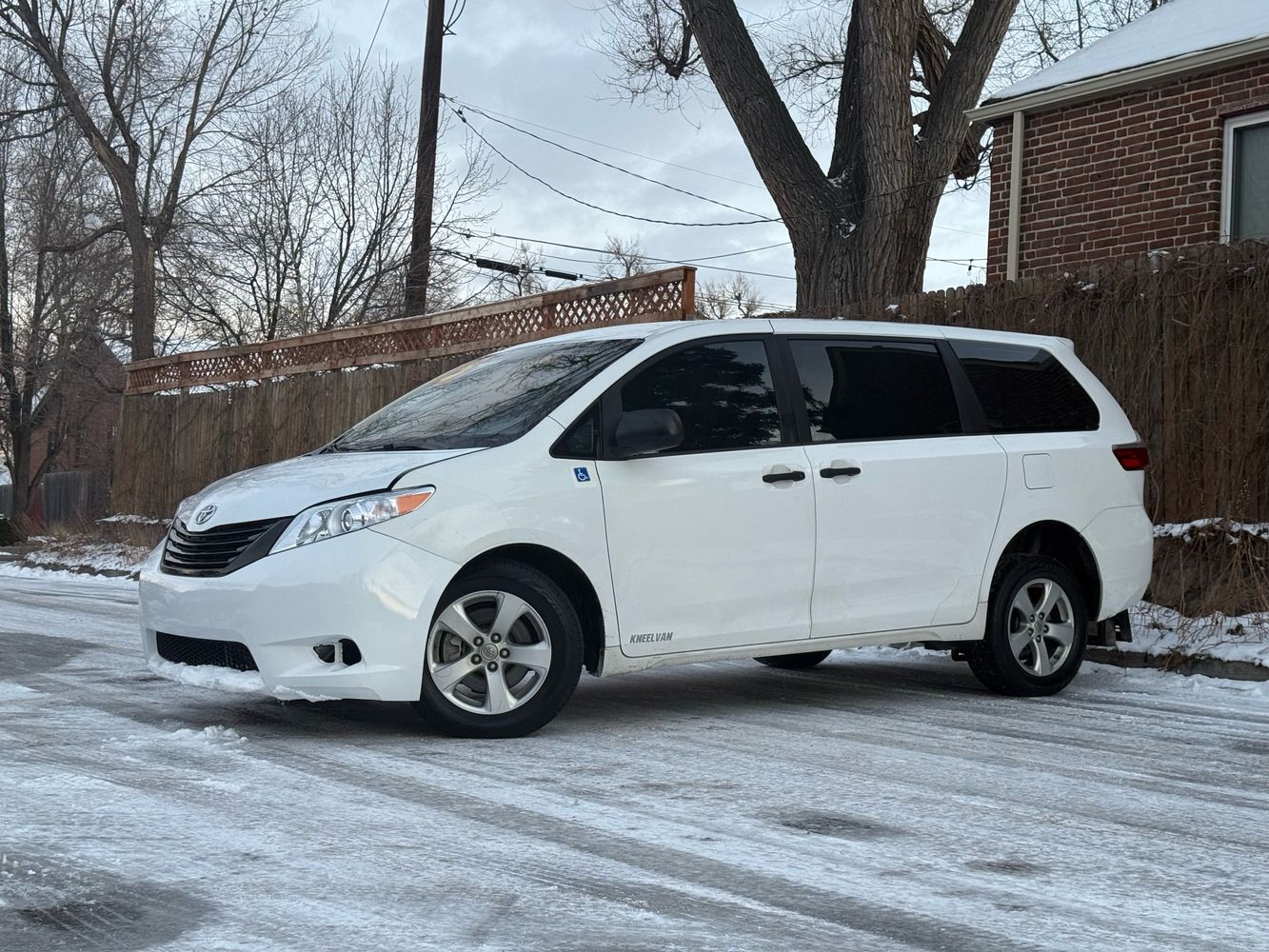 2015 Toyota Sienna L's photo