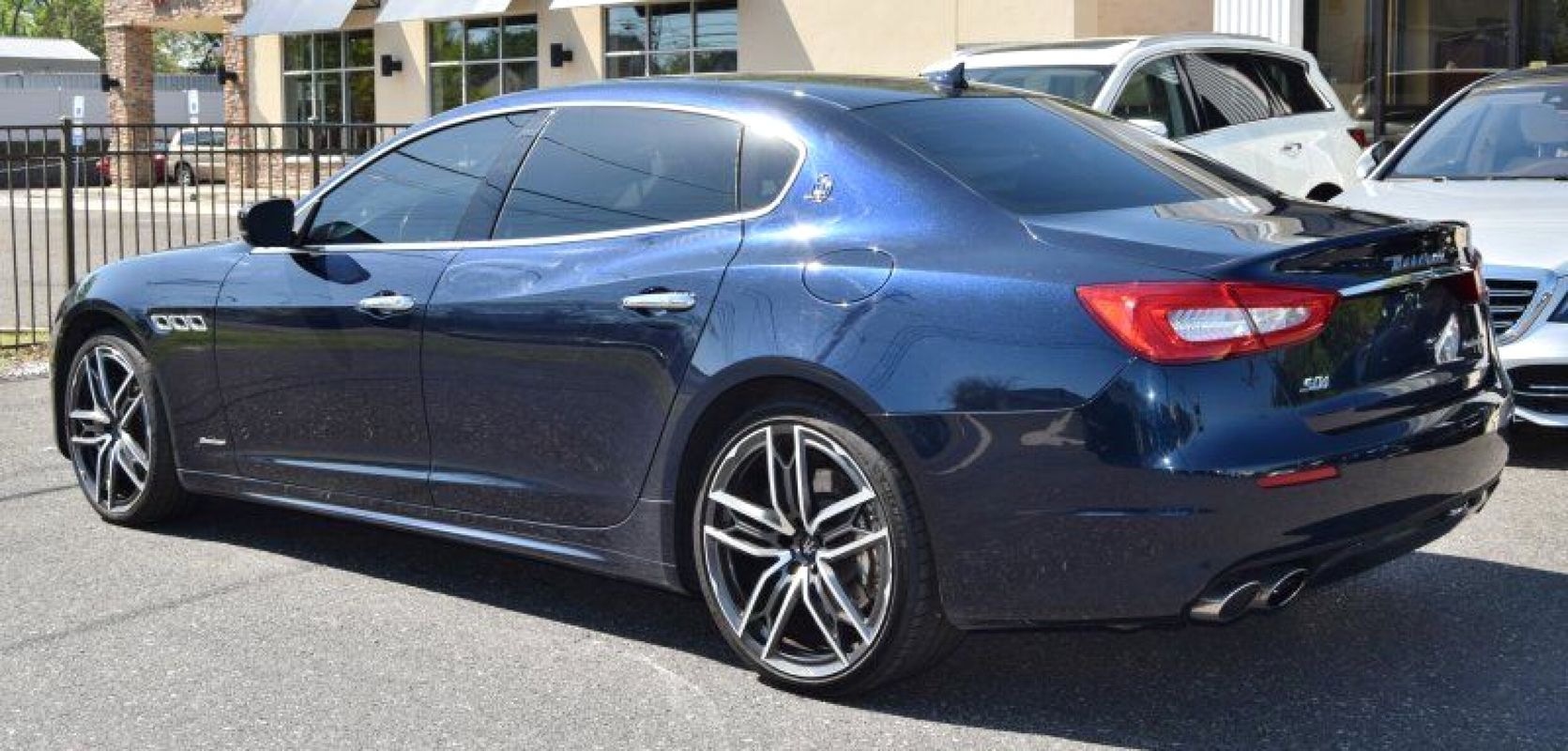 View vehicle photo 7