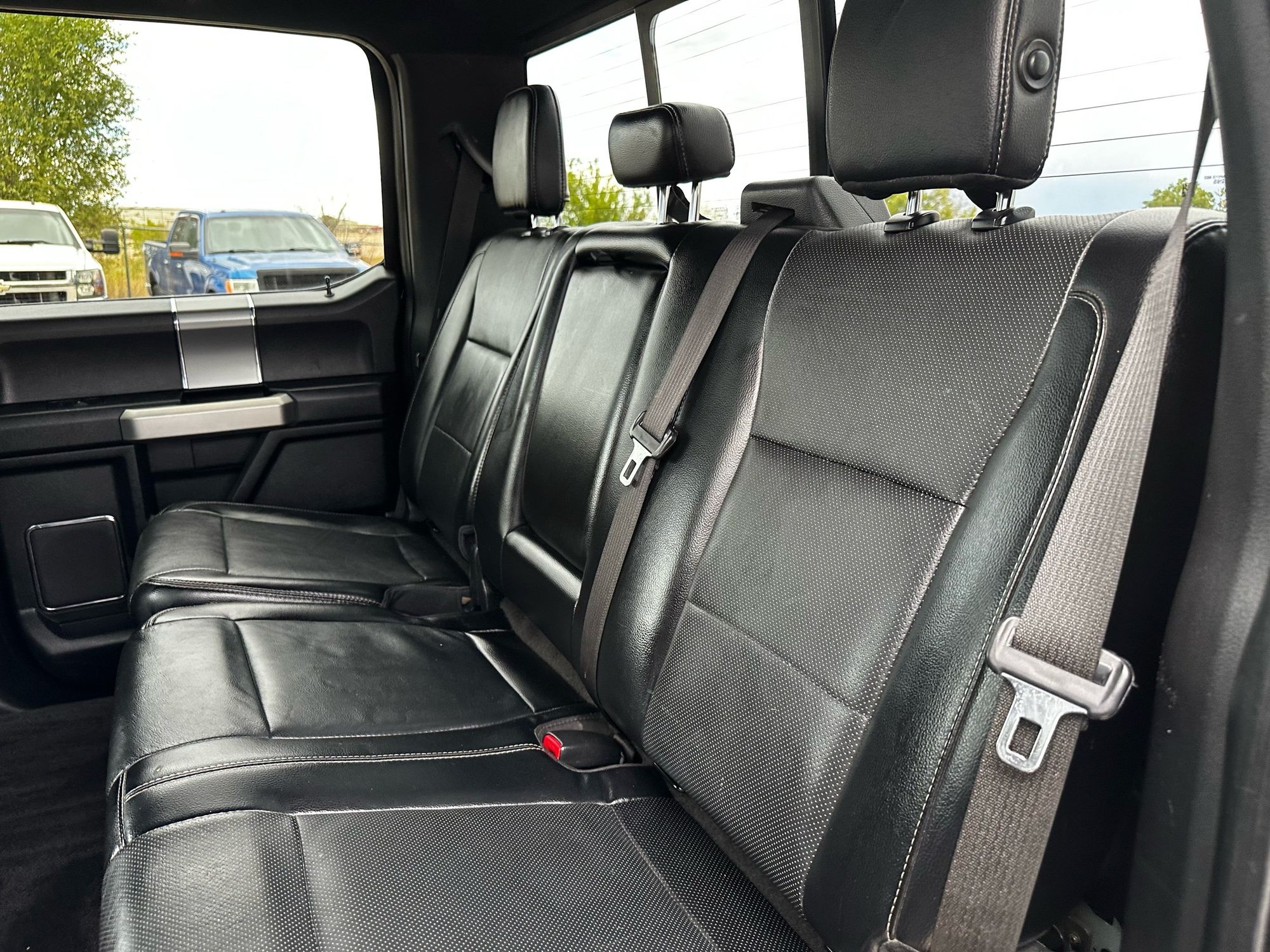 2016 Ford F-150 Lariat photo 28
