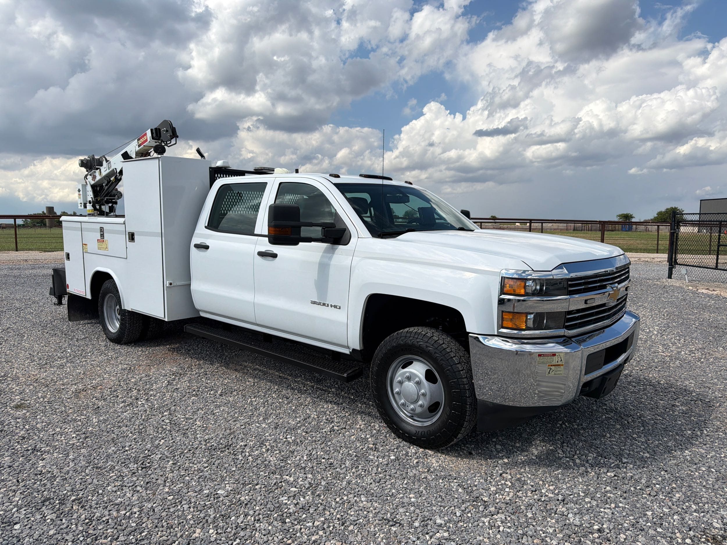 2017 Chevrolet Silverado HD WT 4WD Crew Cab 171.5" WB's photo
