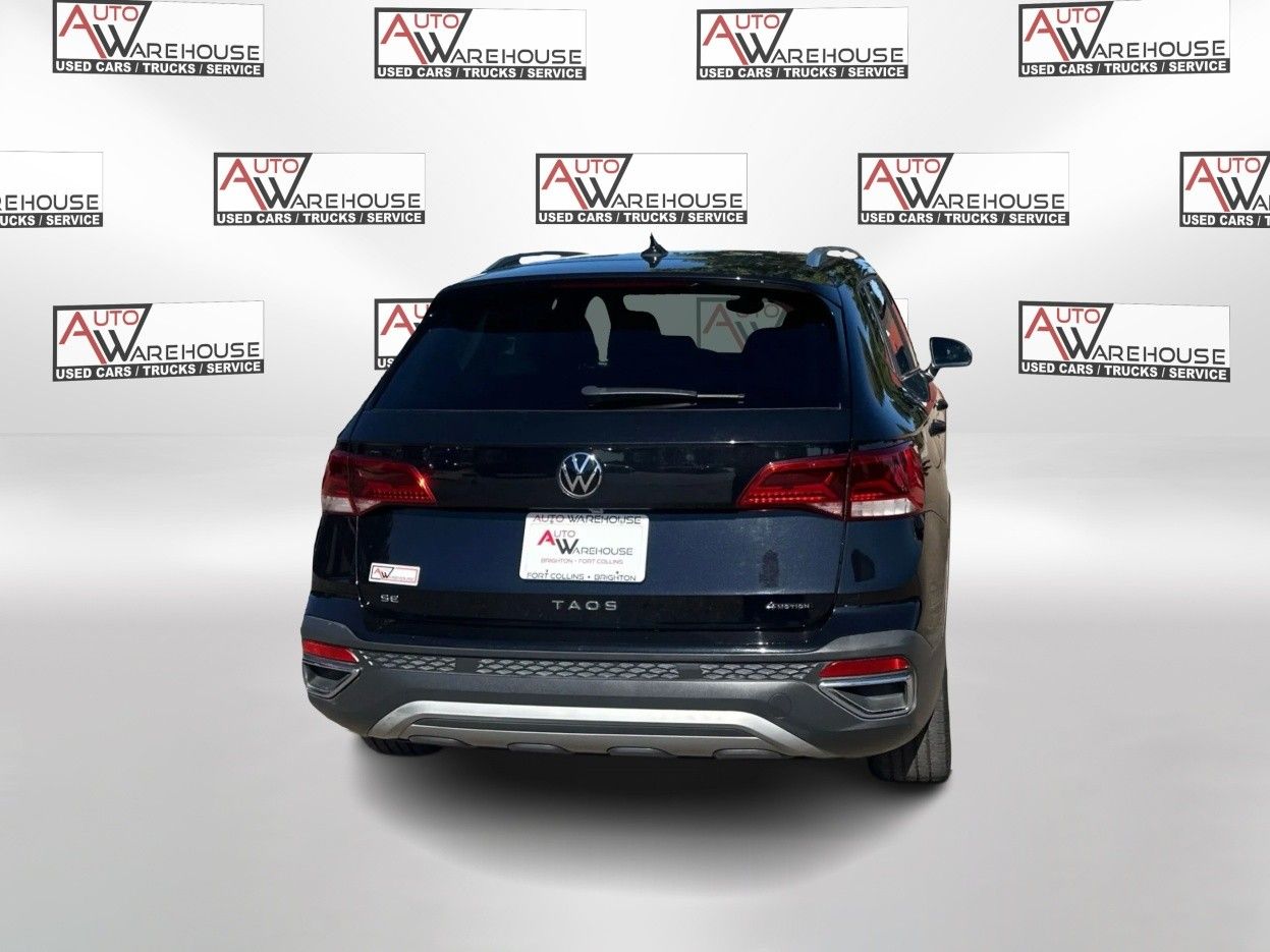 2022 Volkswagen Taos SE photo 2