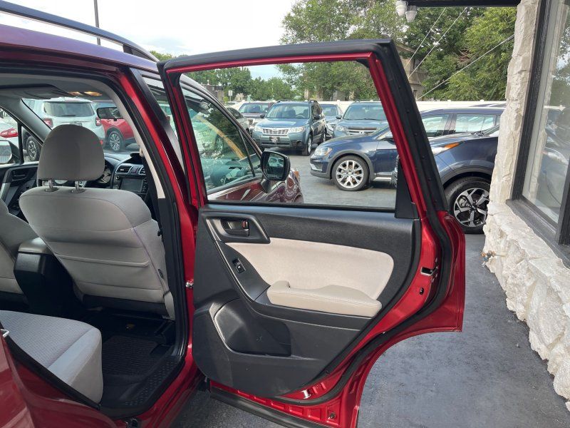 2016 Subaru Forester 2.5i photo 11