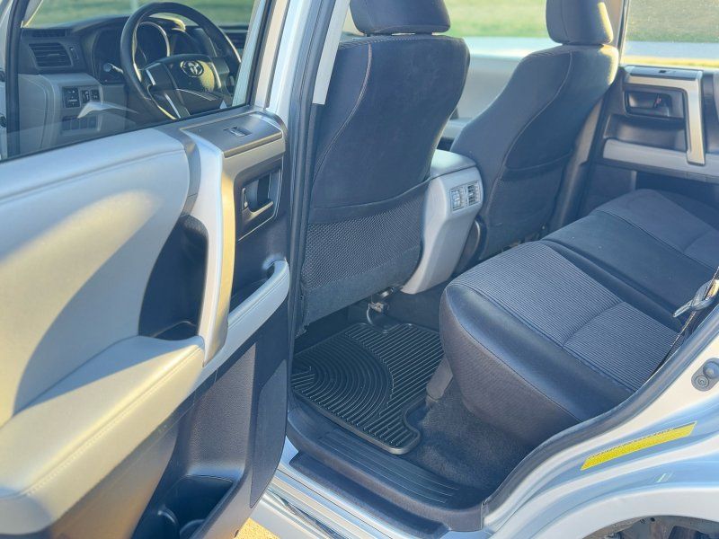 2010 Toyota 4Runner SR5 - Photo 11