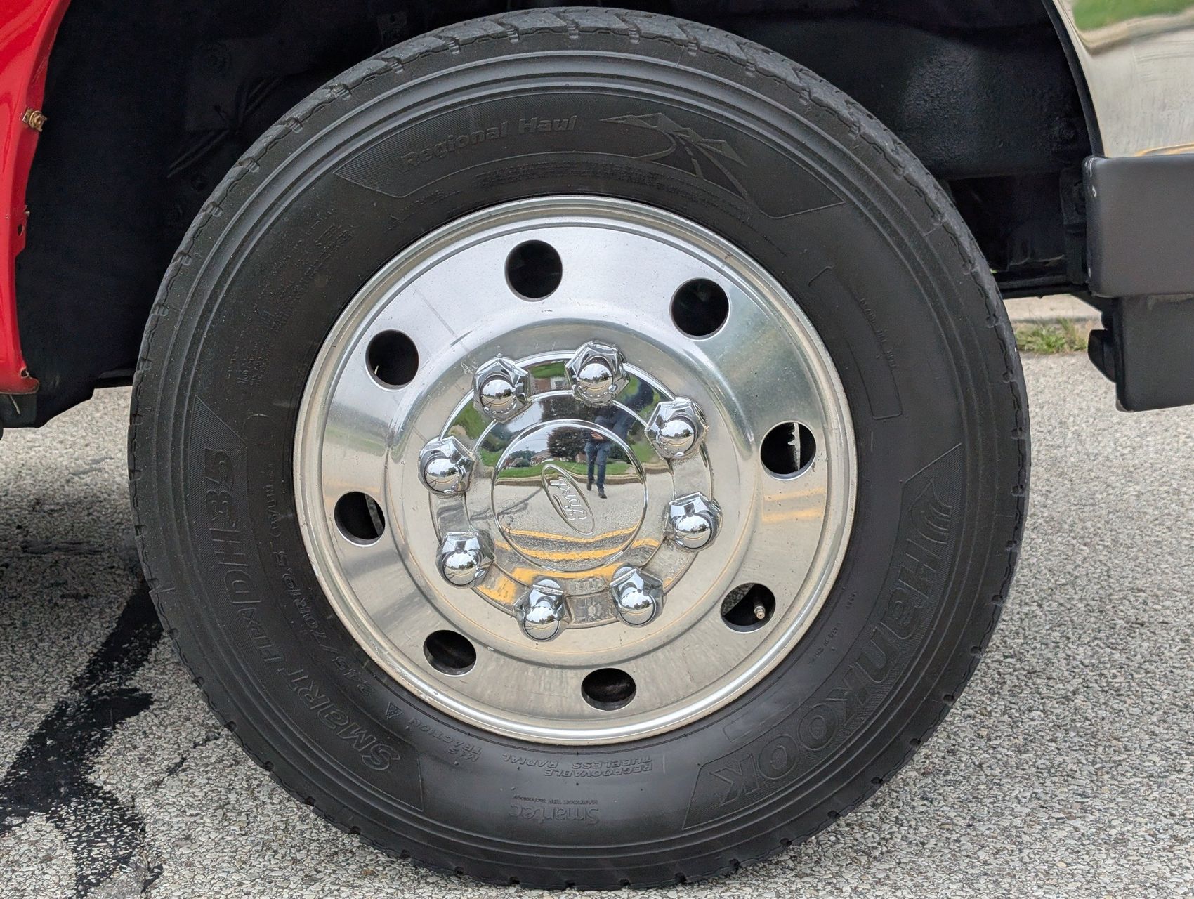 2001 Ford F-550 24
